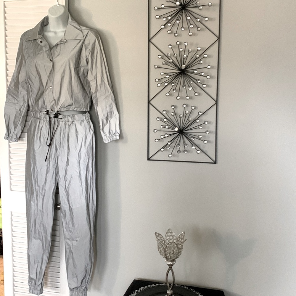 Women’s 2 Piece Jogger/ Casual Wear. Gray. Size Medium.